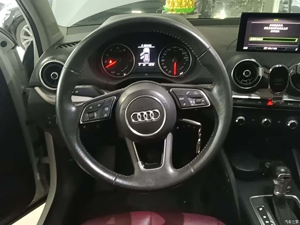 Audi Q2L, 2020 11