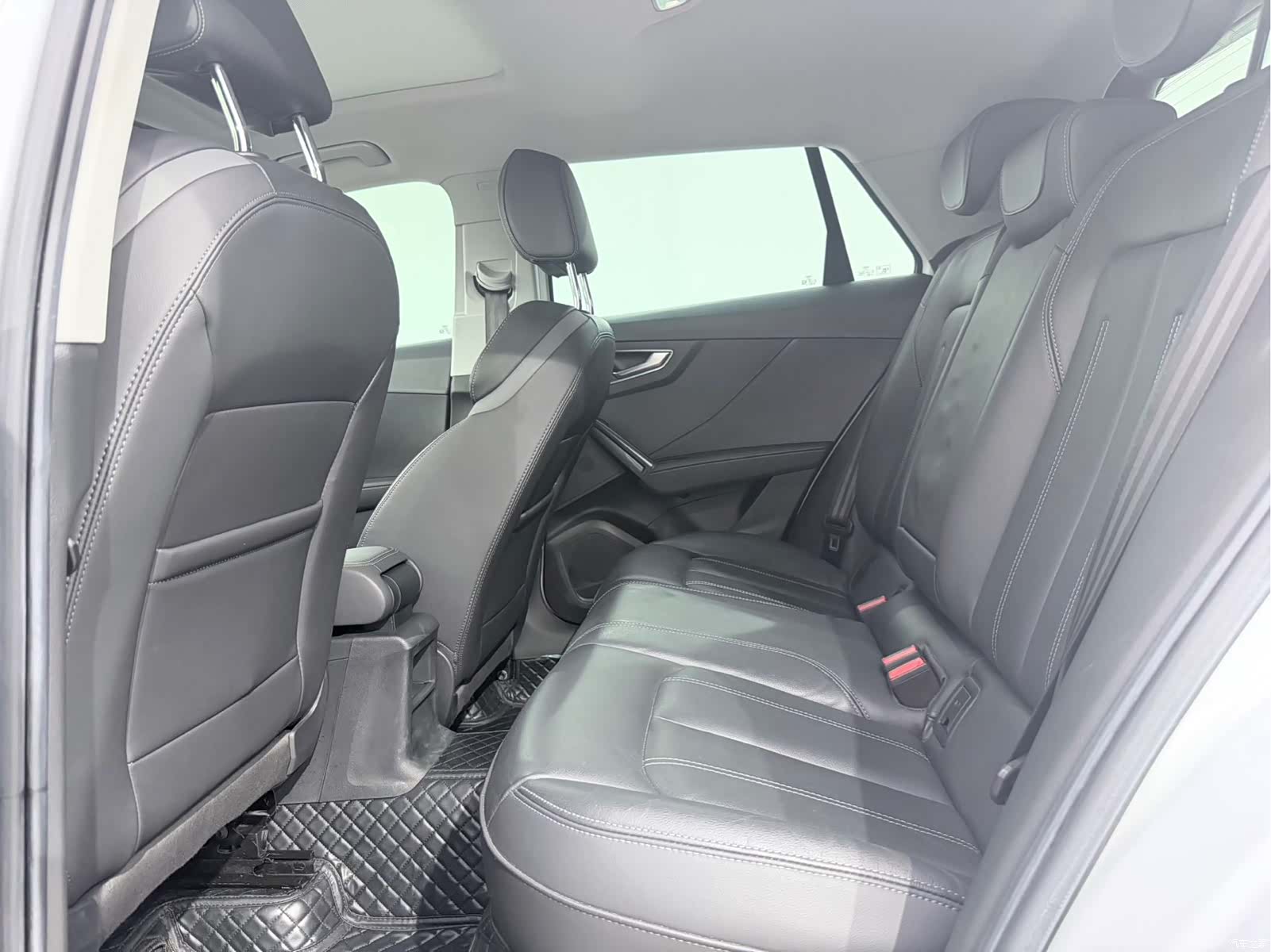 Audi Q2L, 2022 9