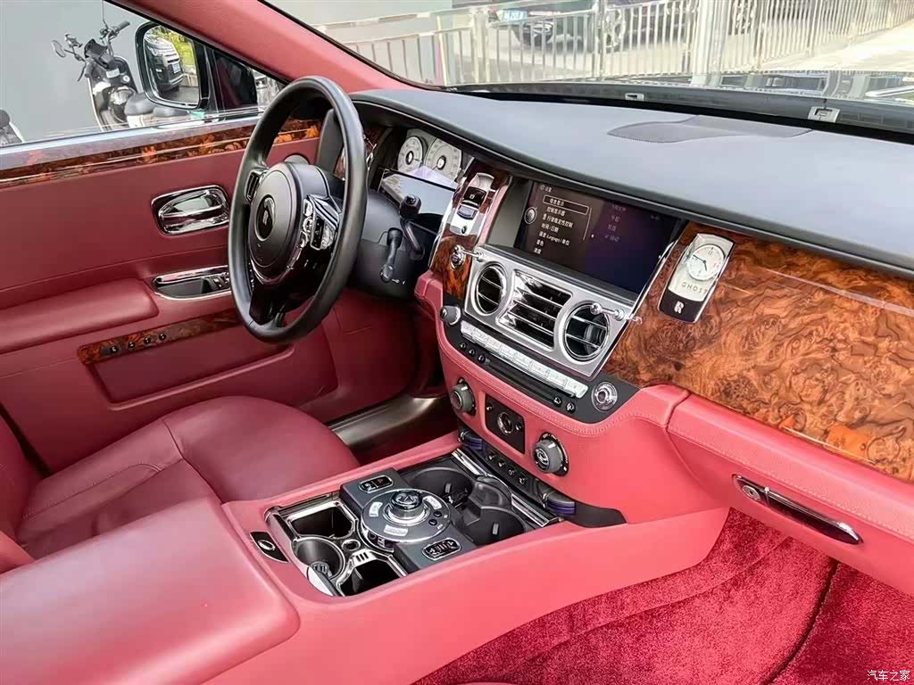 Rolls-Royce Ghost, 2011 4