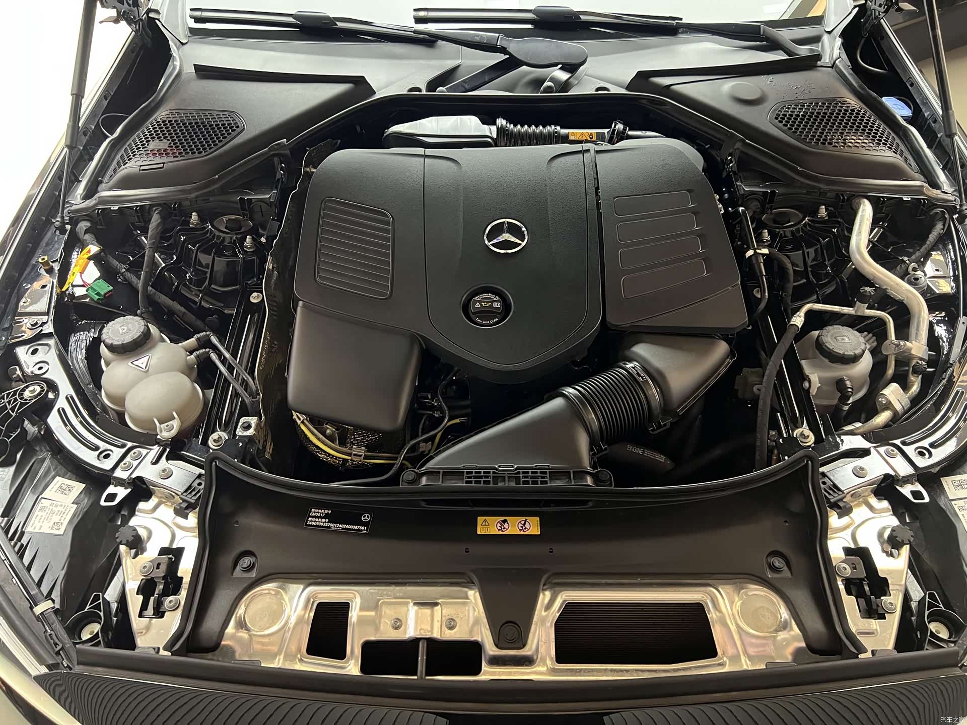 Mercedes-Benz E-Class, 2025 16