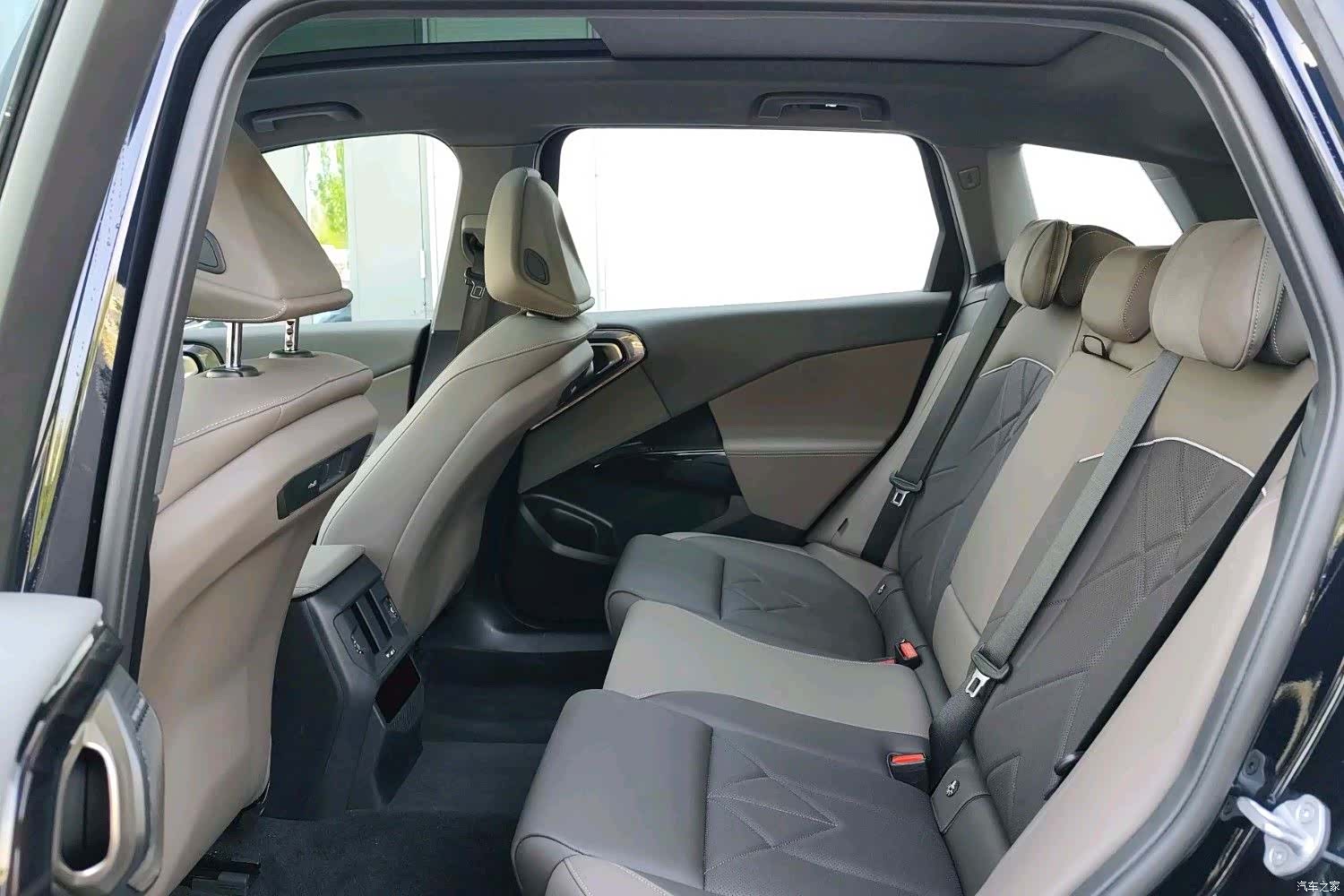 BMW X3, 2025 все фото