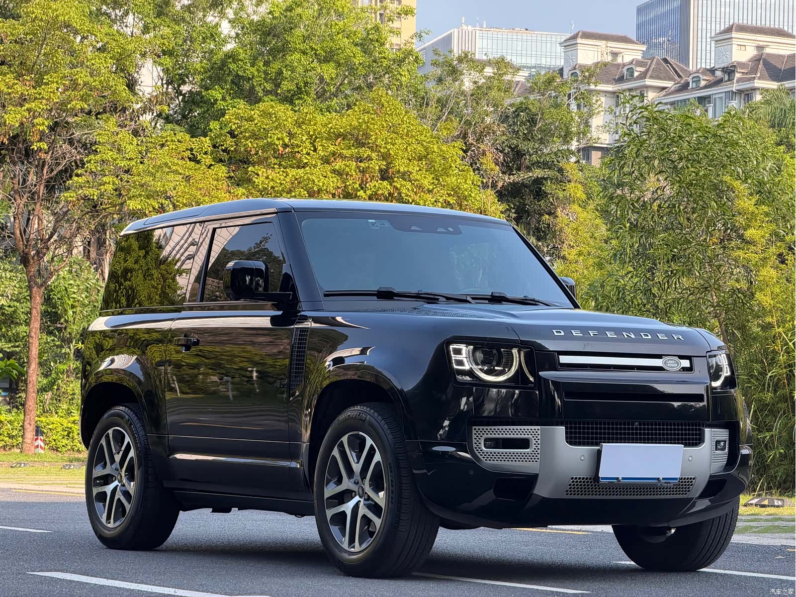 Land Rover Defender, 2023 3