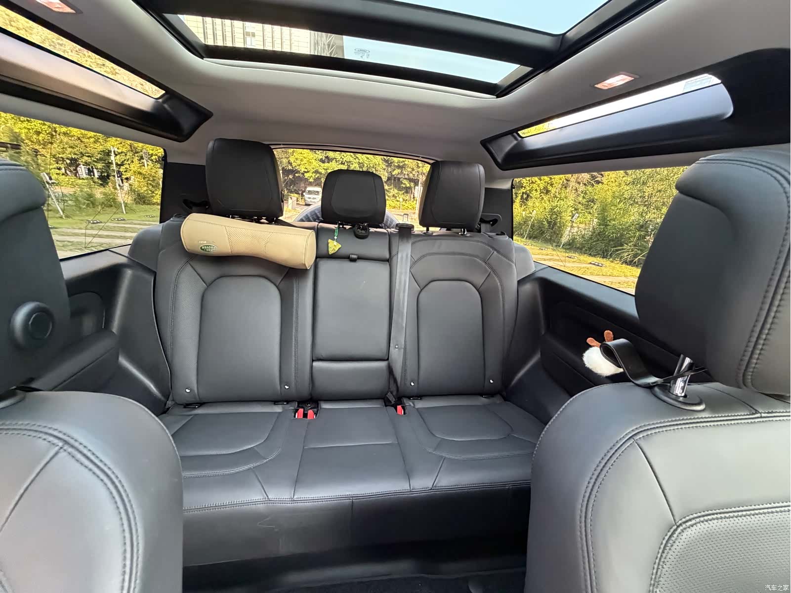 Land Rover Defender, 2023 16