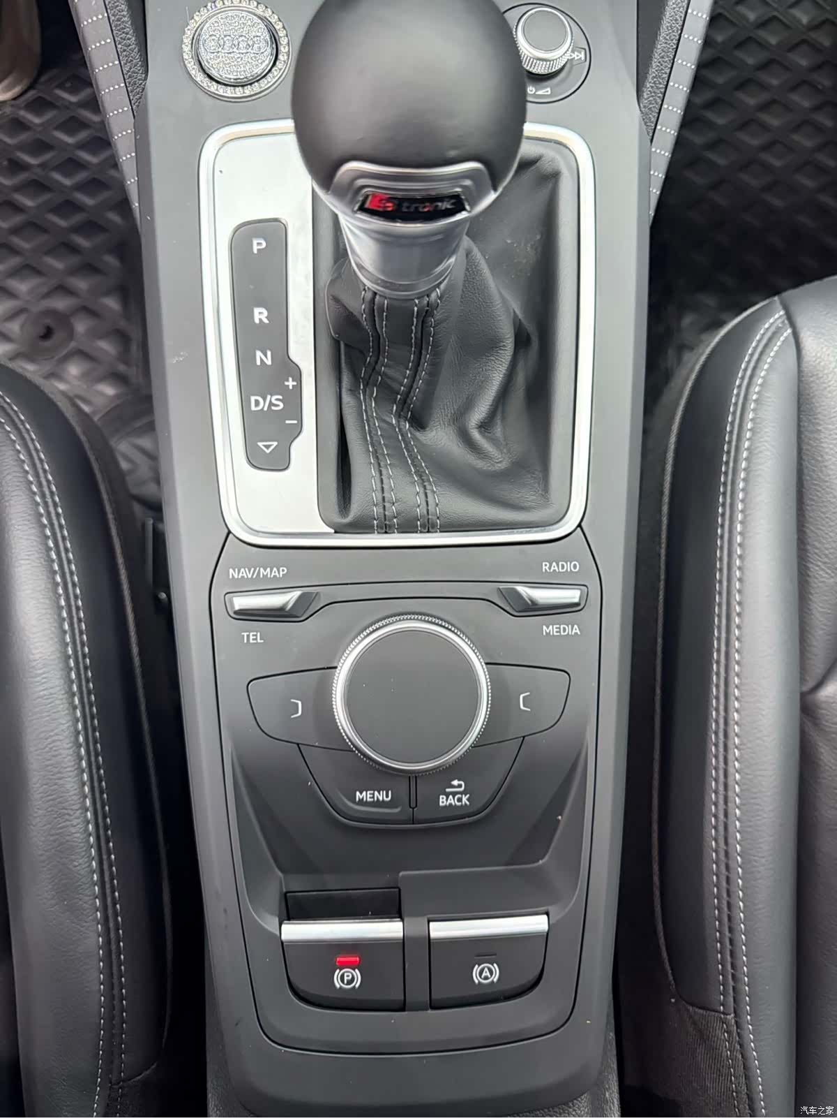 Audi Q2L, 2023 11