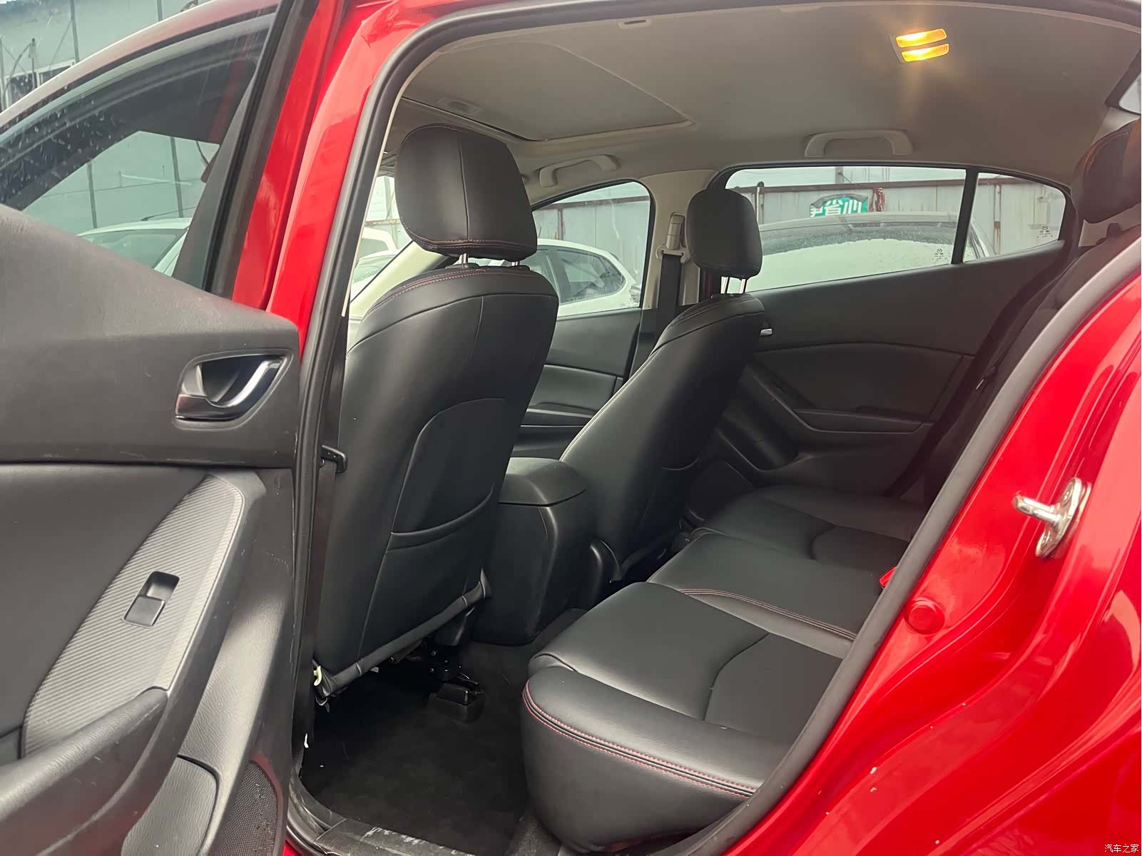 Mazda Mazda3, 2015 8
