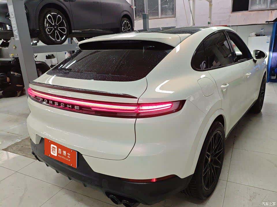 Porsche Cayenne, 2025 2