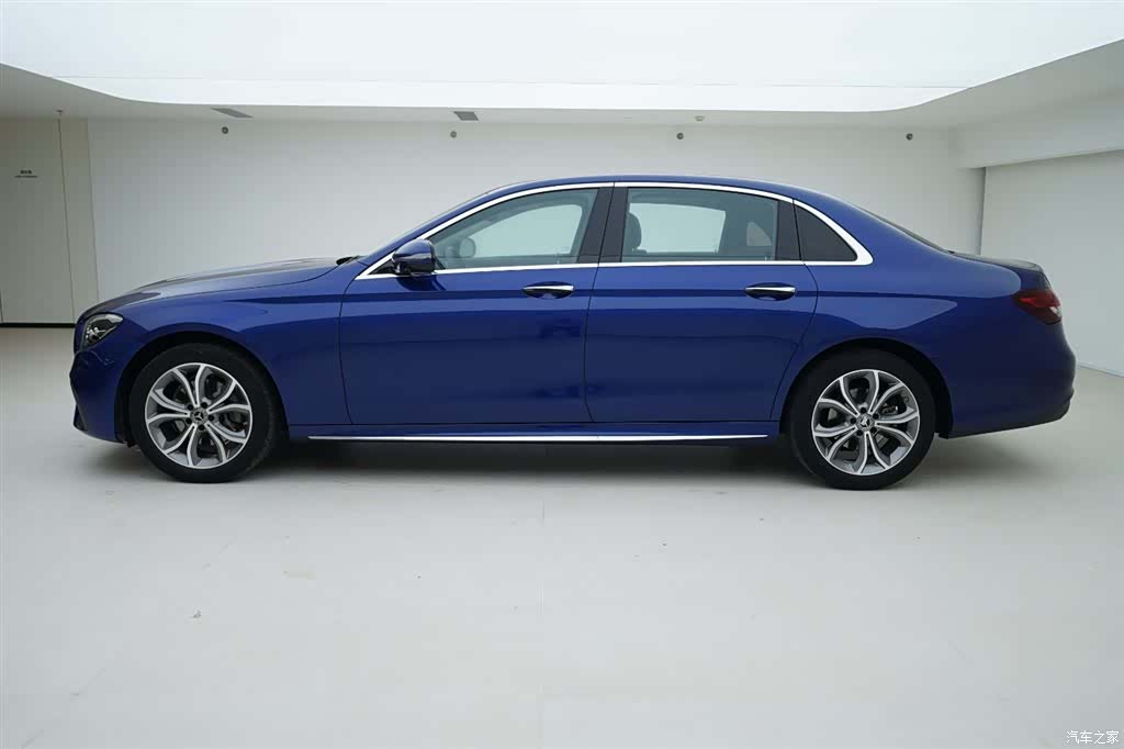 Mercedes-Benz E-Class, 2022 3