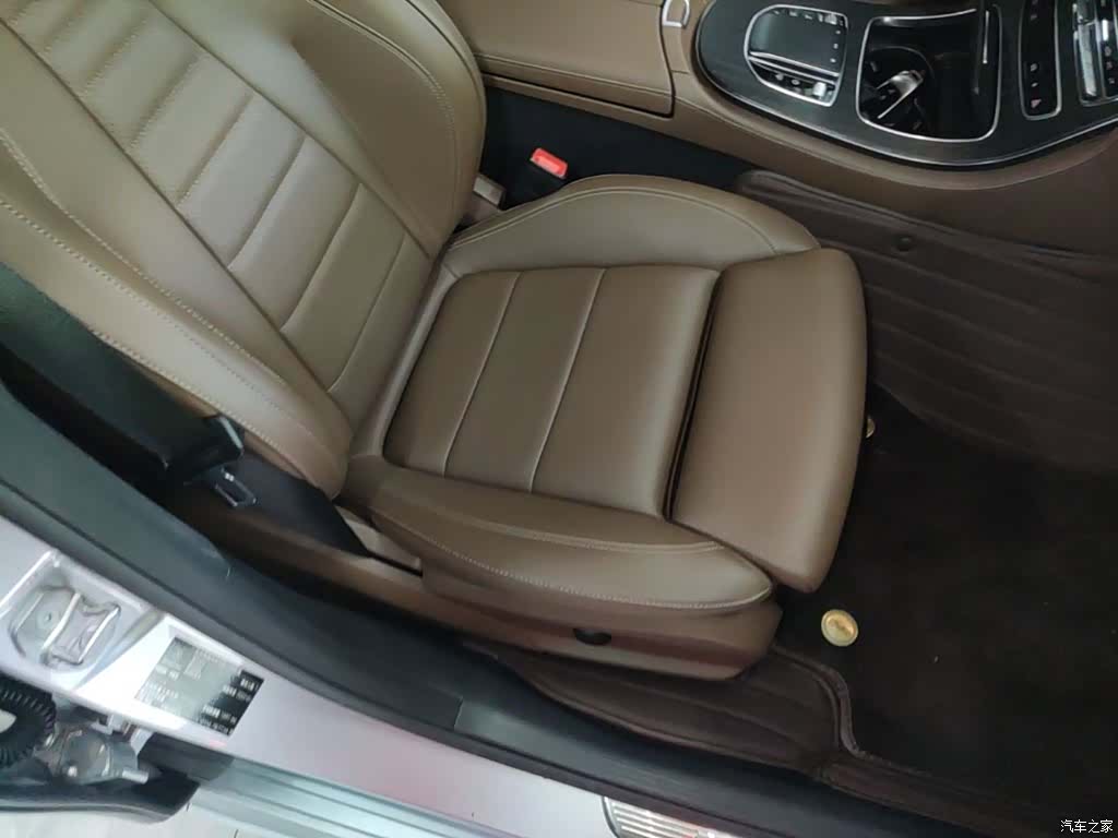 Mercedes-Benz E-Class, 2022 25