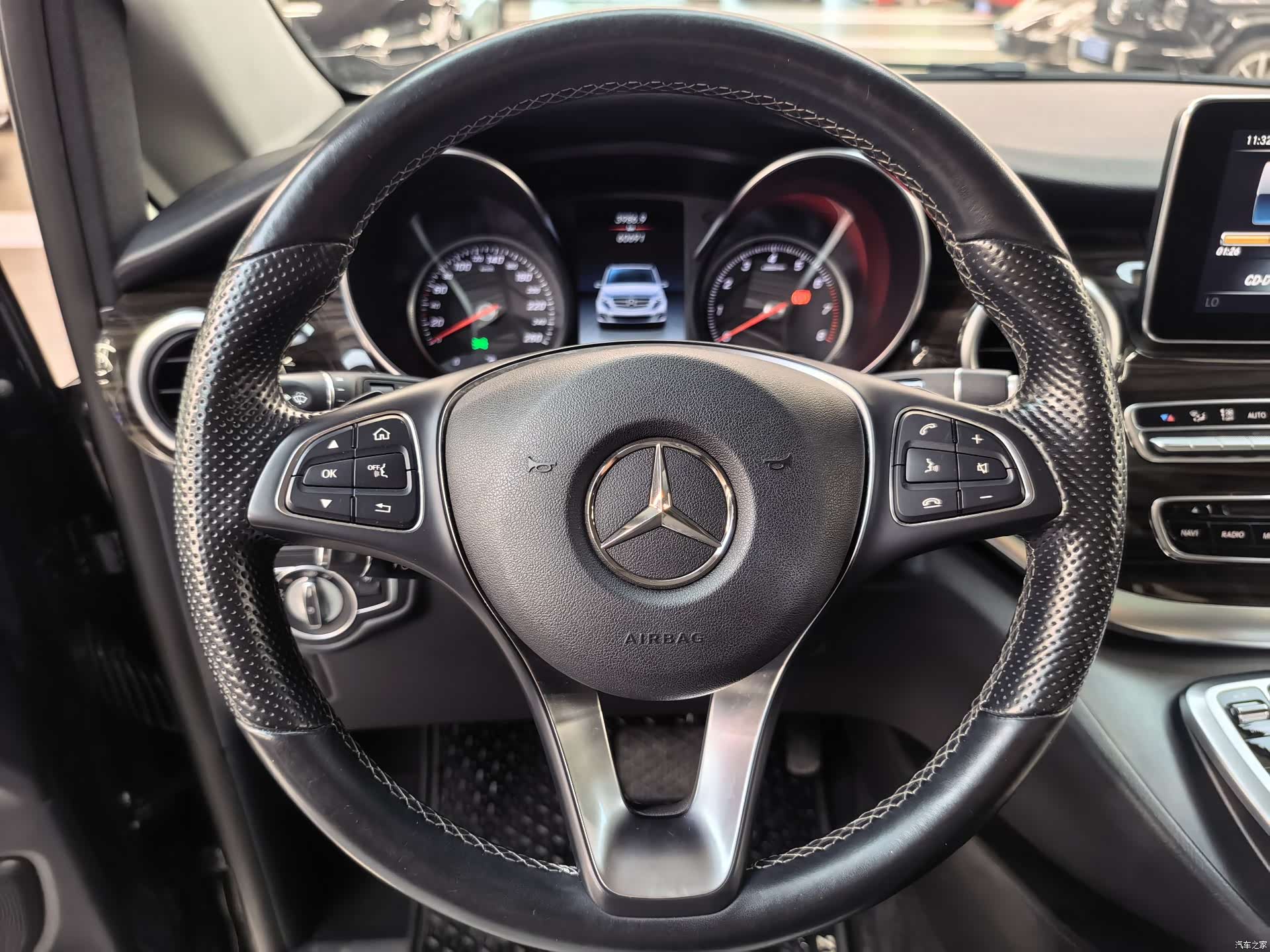 Mercedes-Benz V-Class, 2018 13