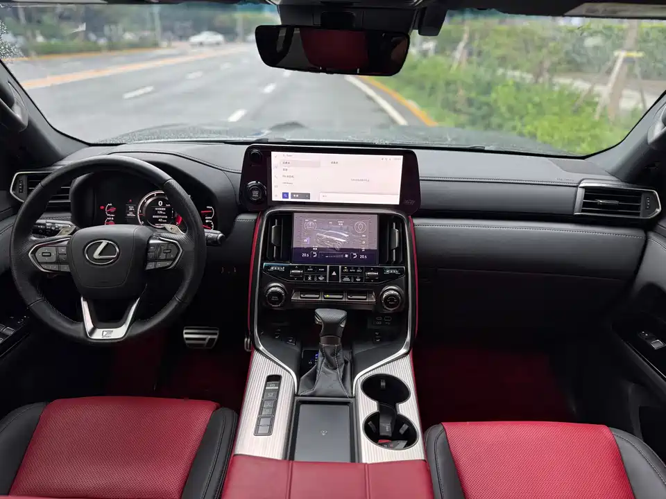 Lexus LX