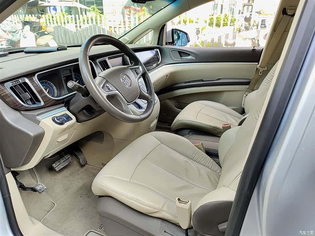 Buick GL8, 2016 7