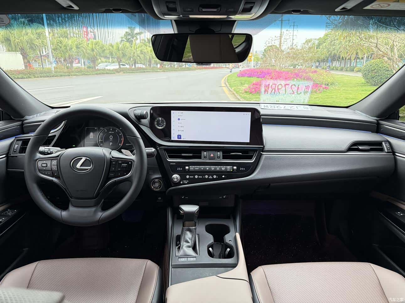 Lexus ES, 2024 4
