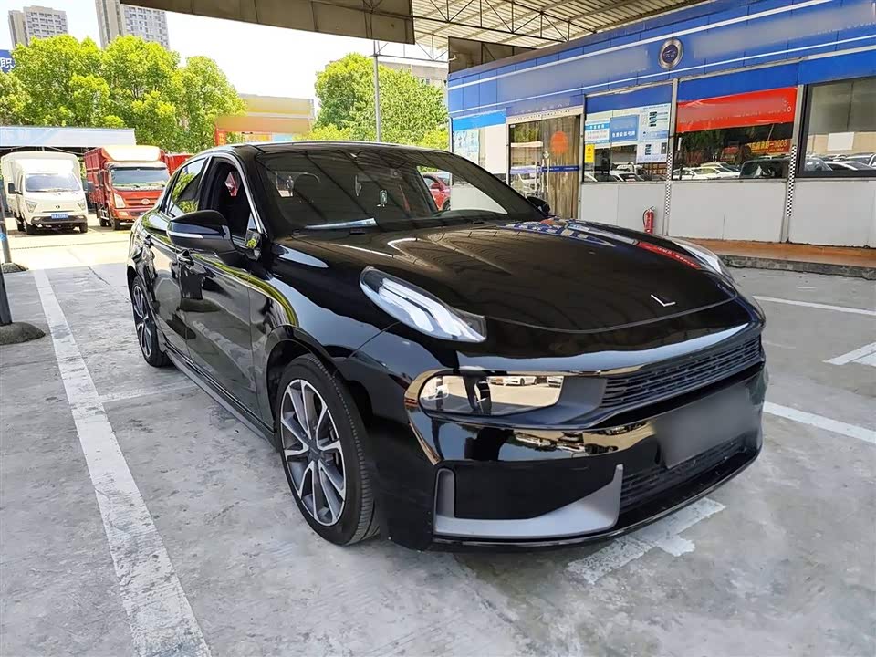 Lynk & Co 03