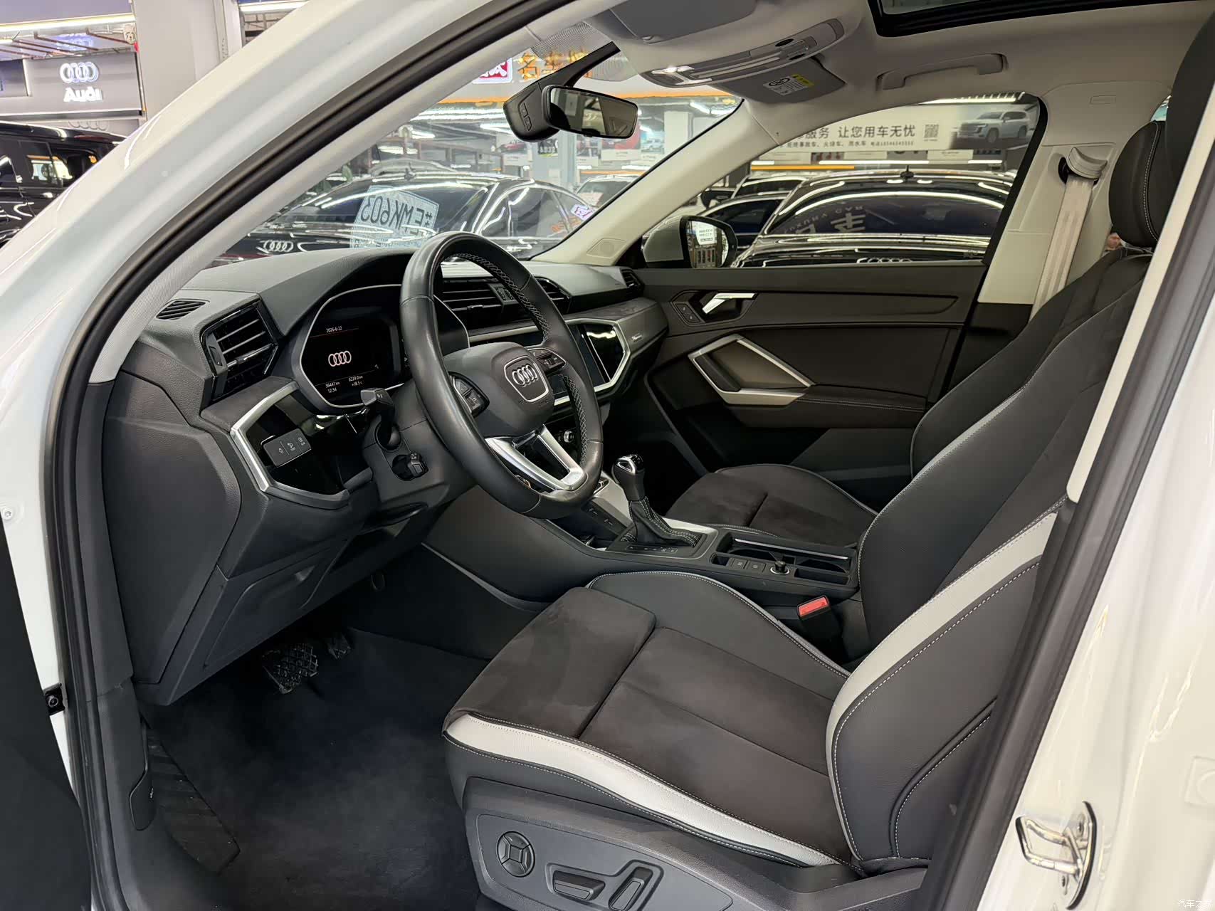 Audi Q3, 2022 4