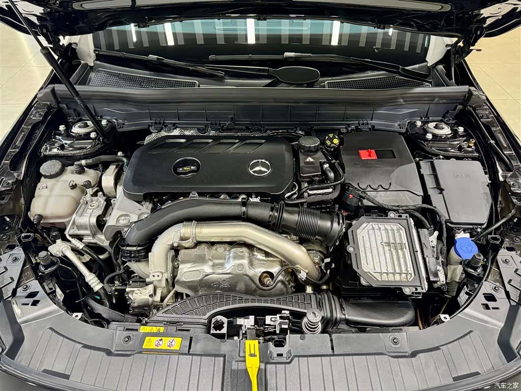 Mercedes-Benz GLB, 2024 11