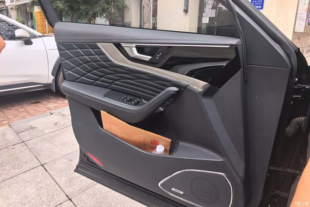 Hongqi HS5, 2022 7