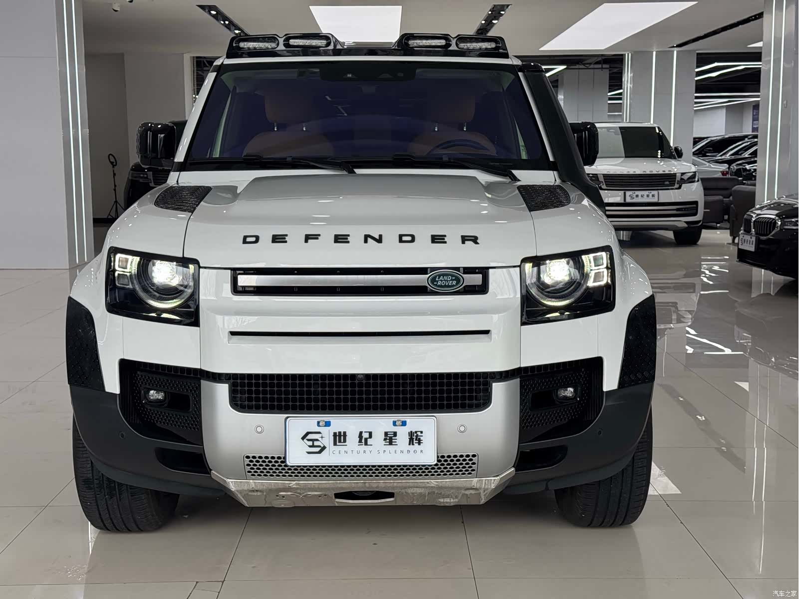Land Rover Defender, 2023 3