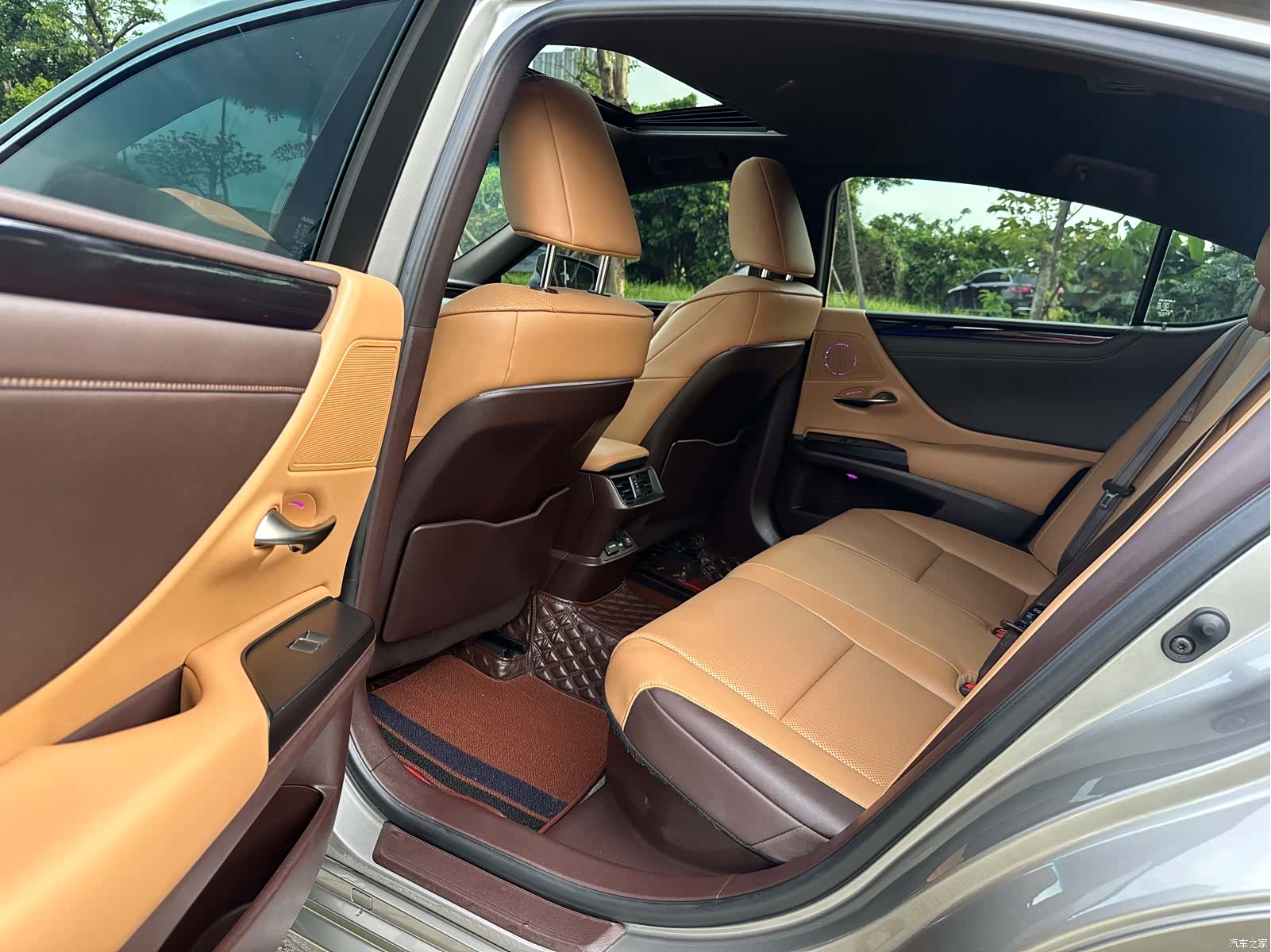 Lexus ES, 2020 7