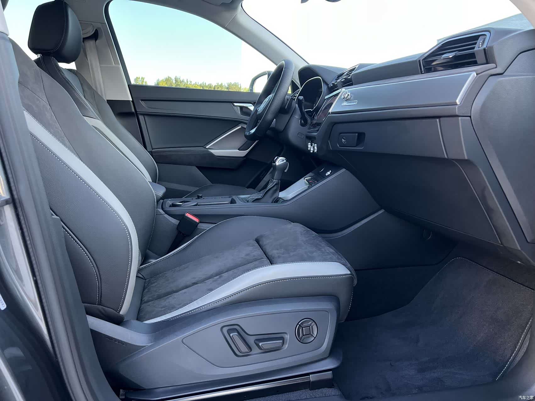 Audi Q3, 2022 11