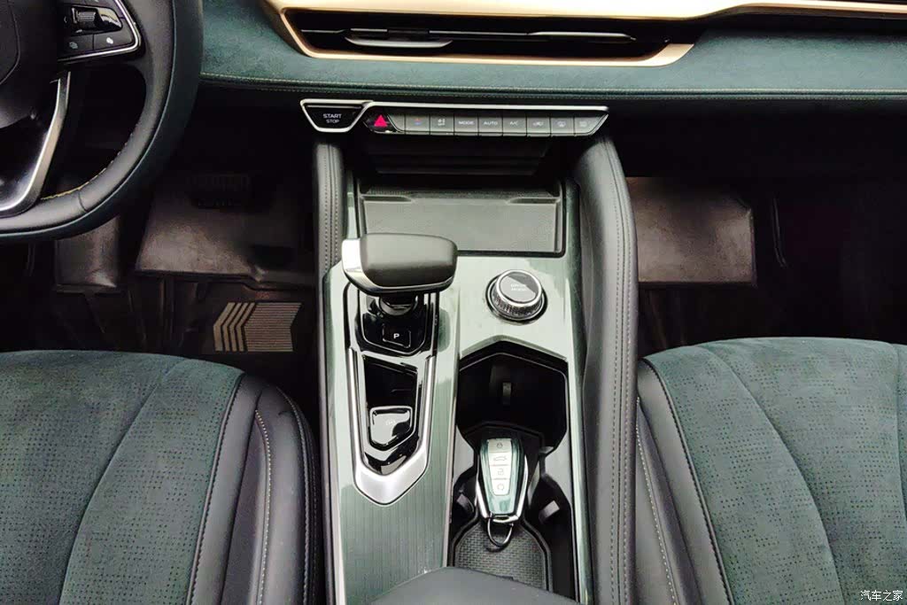 Geely Xingyue L, 2023 16