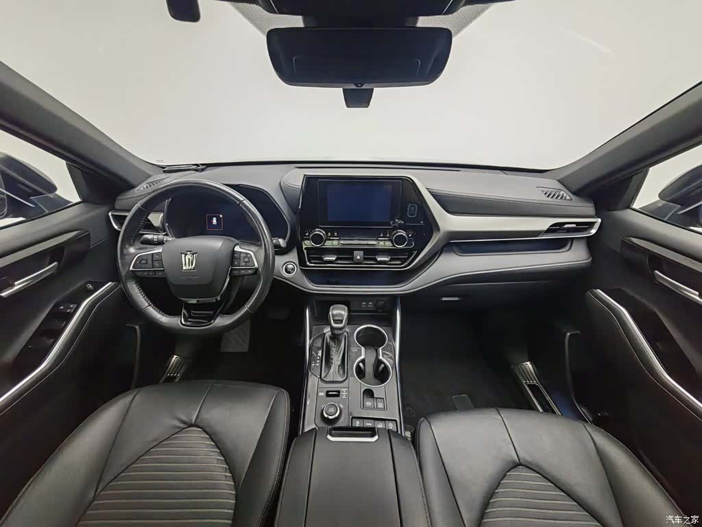 Toyota Crown, 2022 все фото