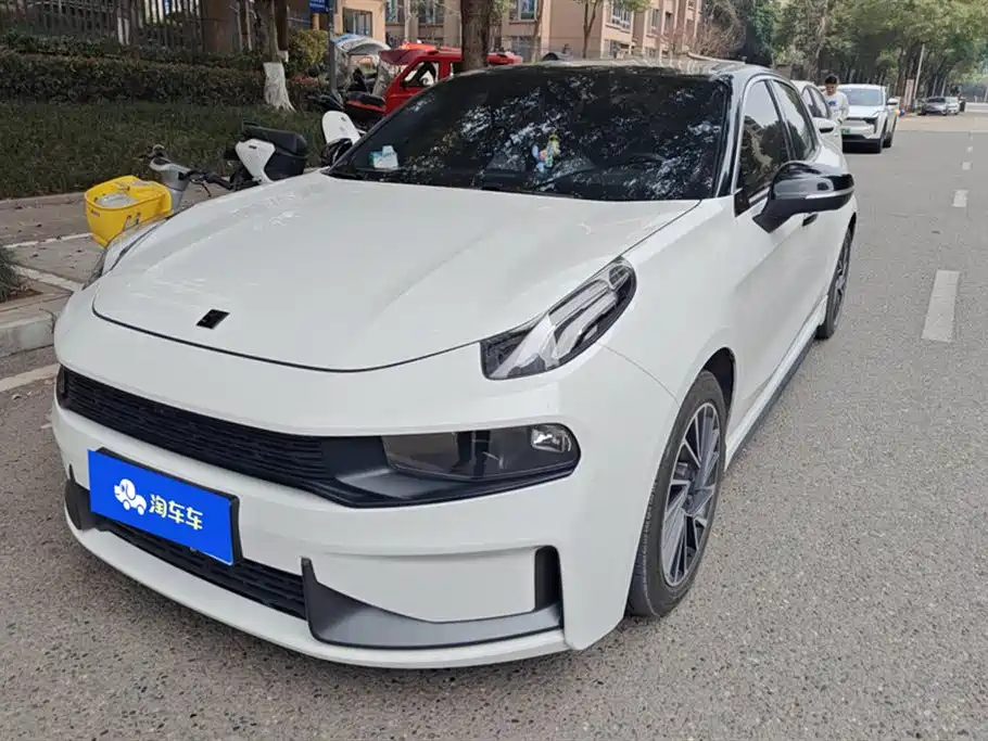 Lynk & Co 03