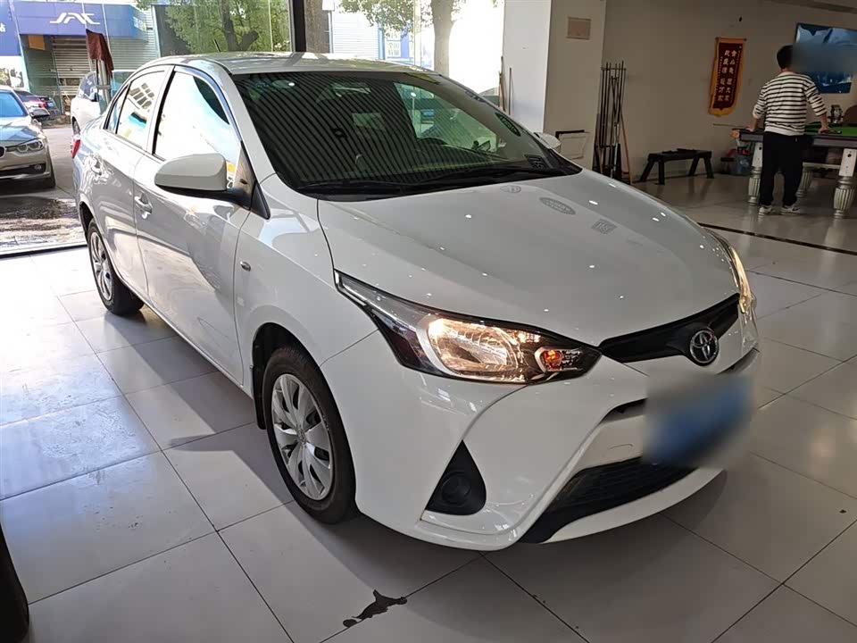 Toyota YARiS L to enjoy
