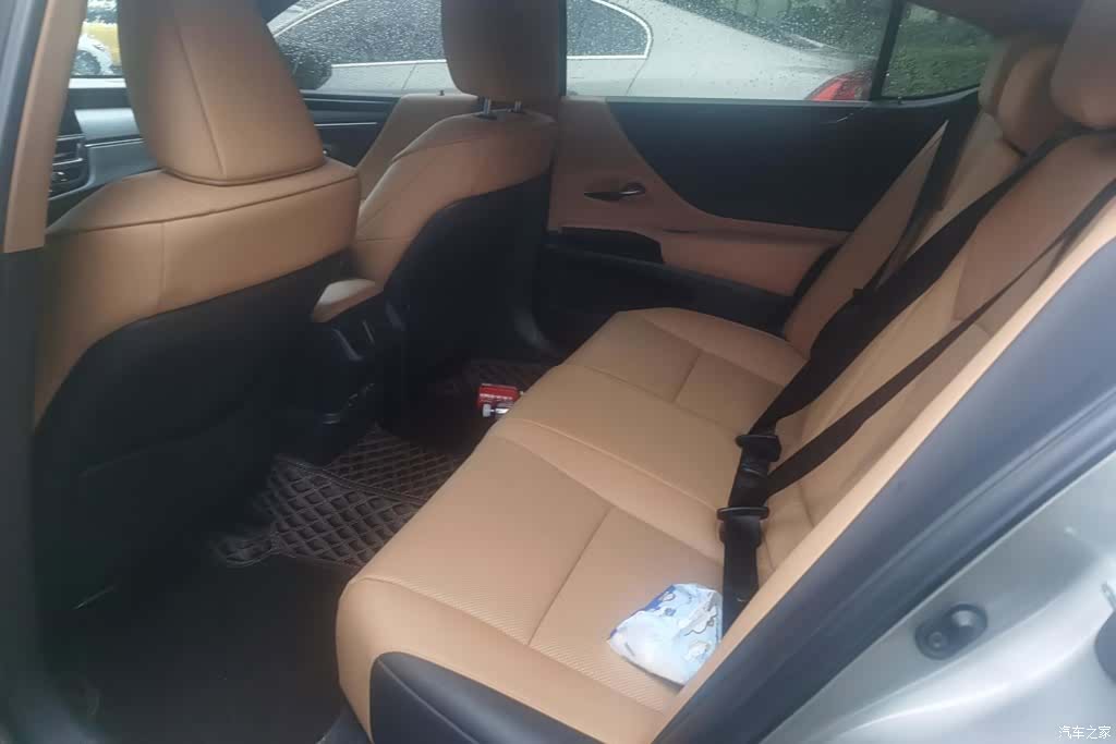 Lexus ES, 2022 11