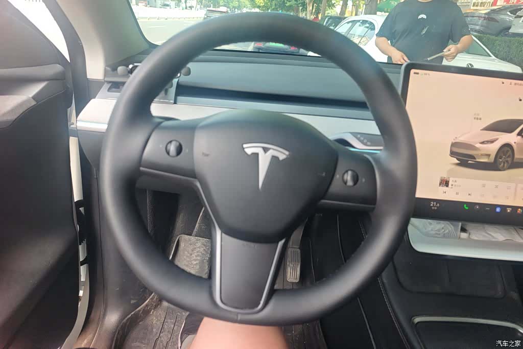 Tesla Model Y, 2024 15
