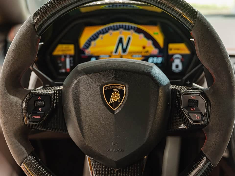 Lamborghini Aventador