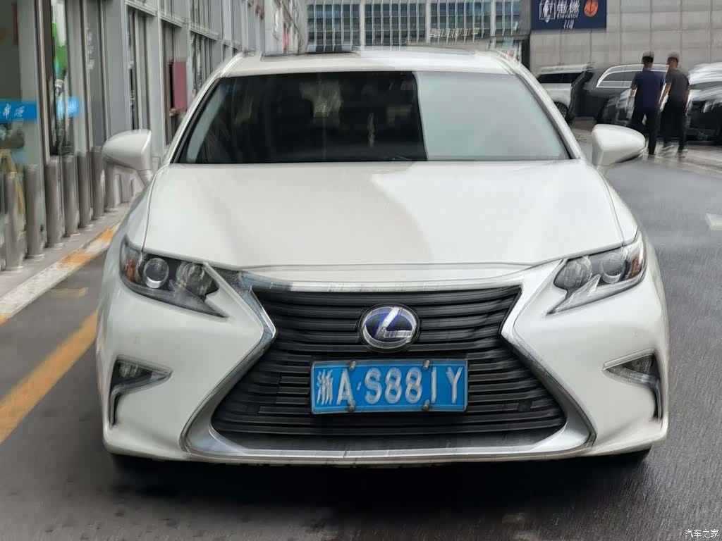 Lexus ES, 2016 3