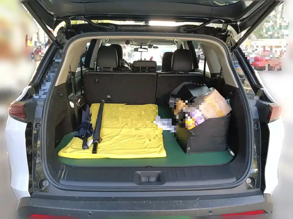 Nissan Exploring the land