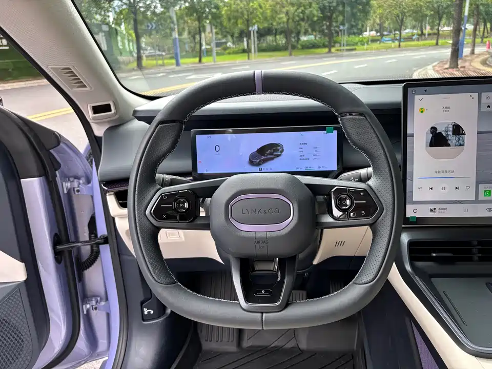 Lynk & Co 07 EM-P