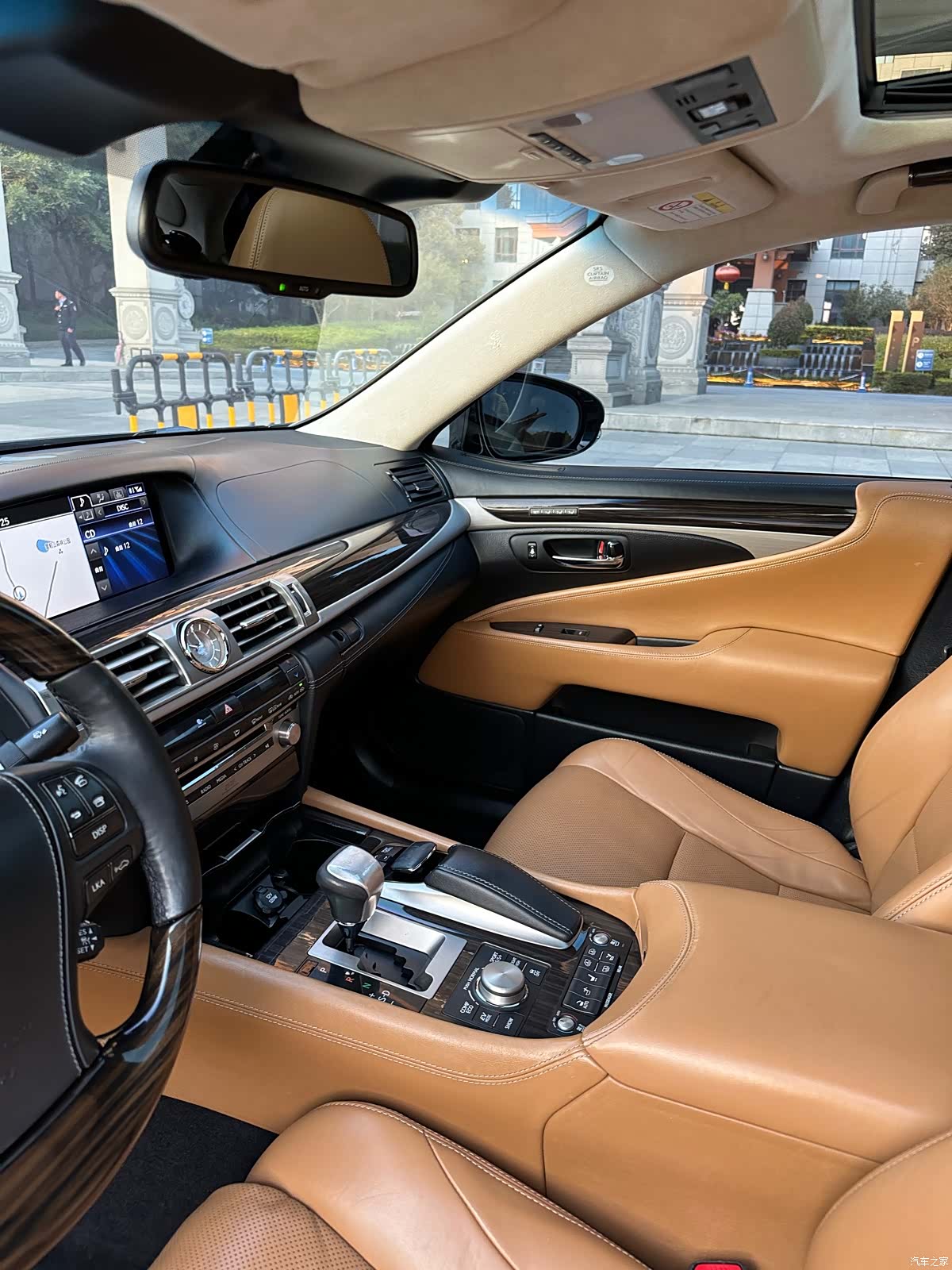 Lexus LS, 2014 9