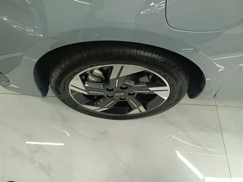 Geely Emgrand L HiP Geely Emgrand L HiP