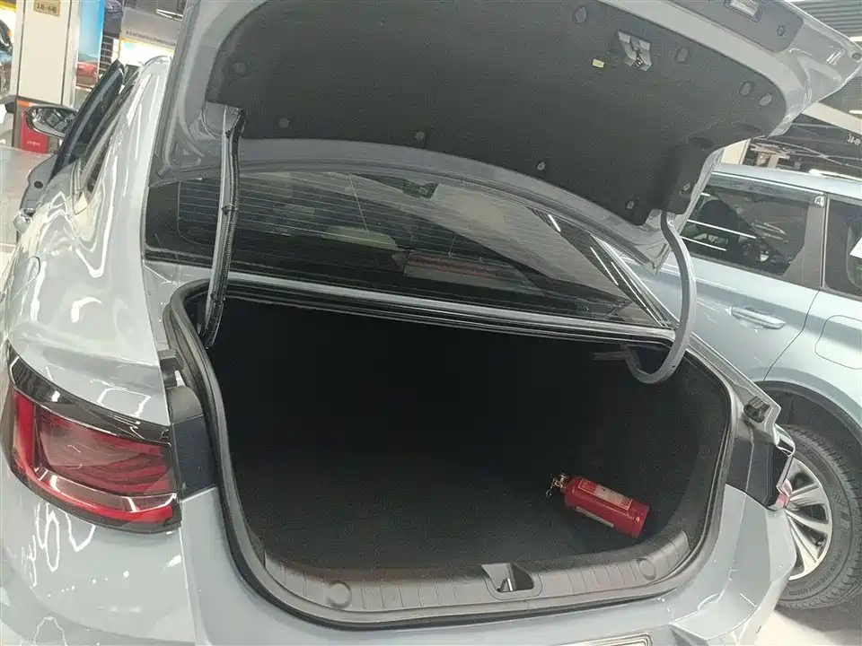 Geely Emgrand L HiP Geely Emgrand L HiP