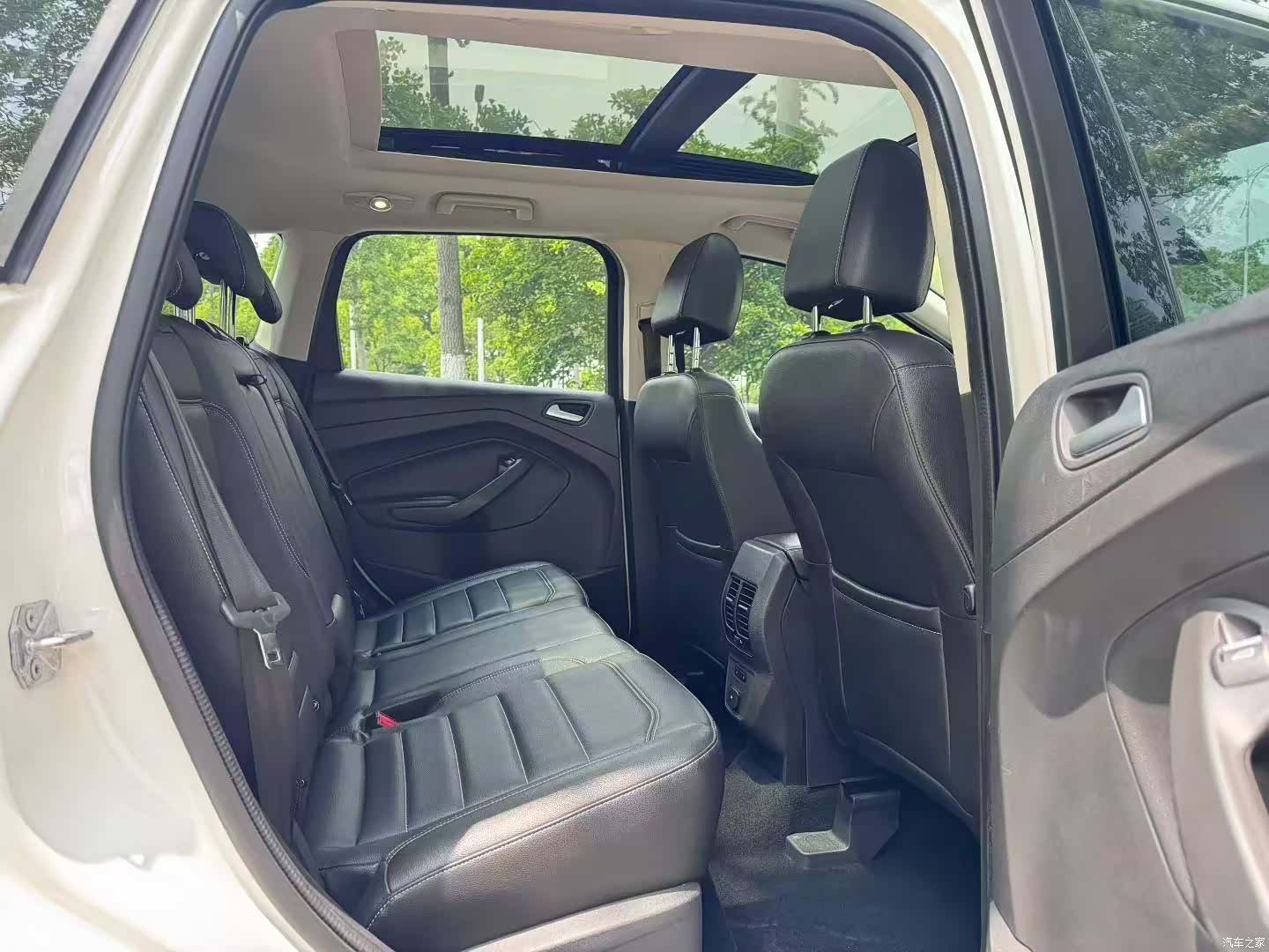 Ford Kuga, 2019 3
