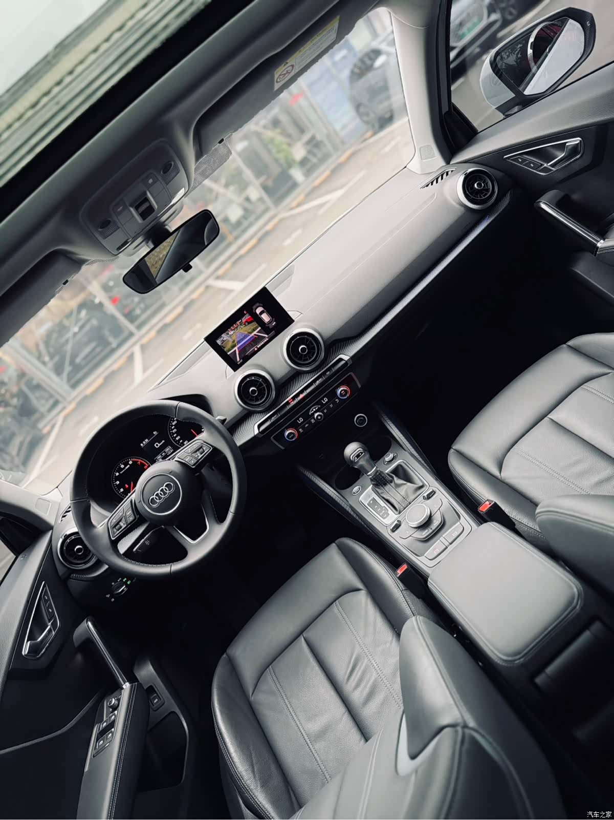 Audi Q2L, 2024 9