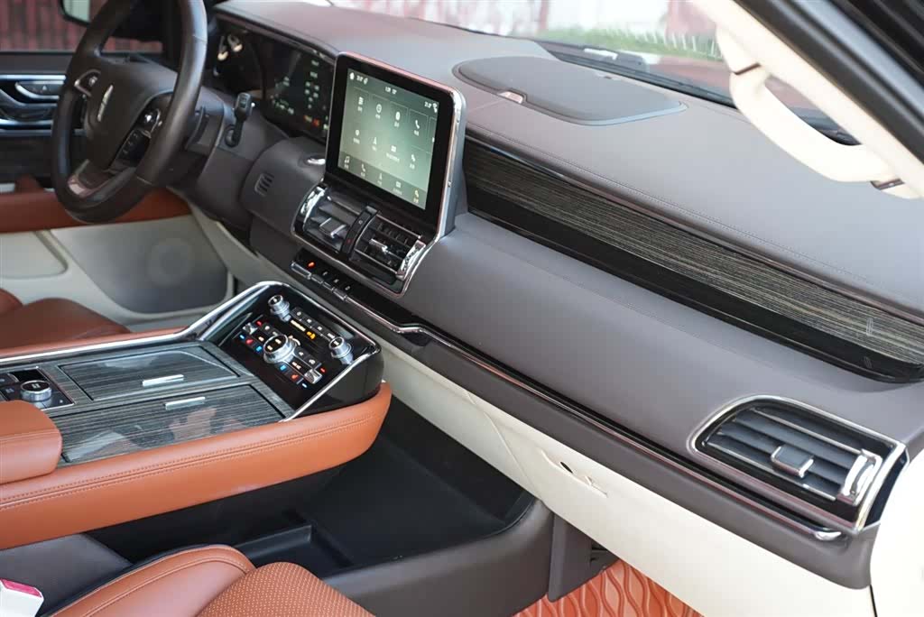 Lincoln Navigator, 2018 11