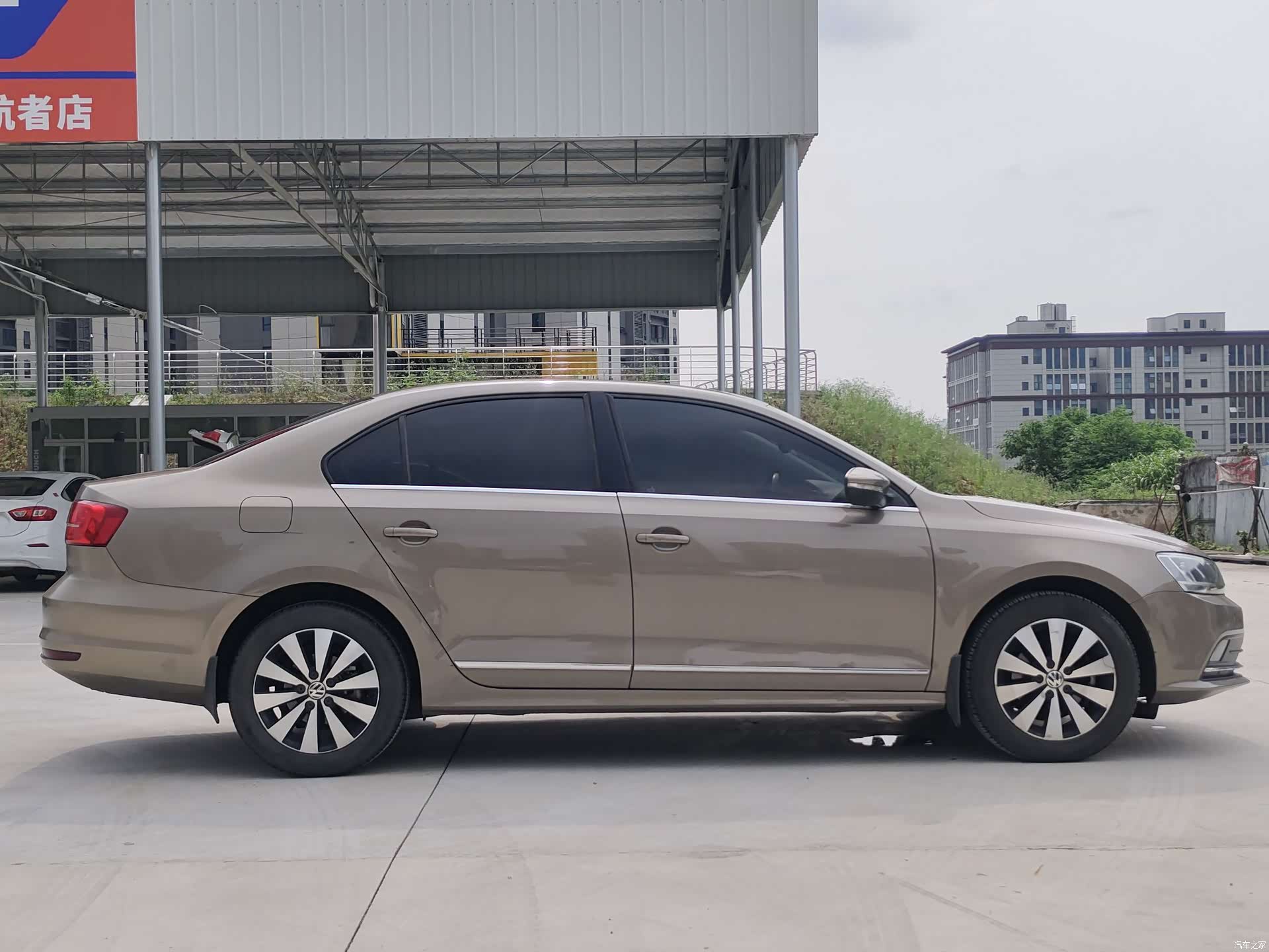 Volkswagen Sagitar, 2016 8