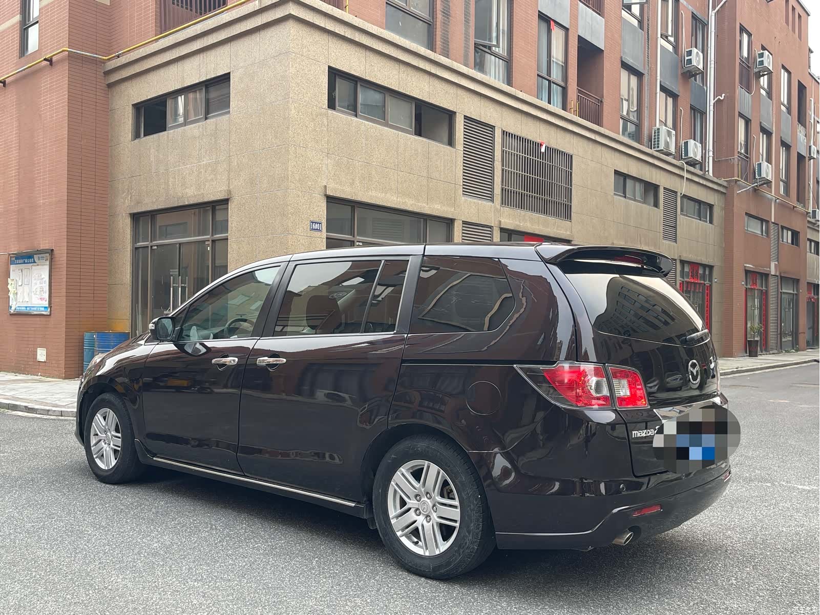 Mazda 8, 2015 3