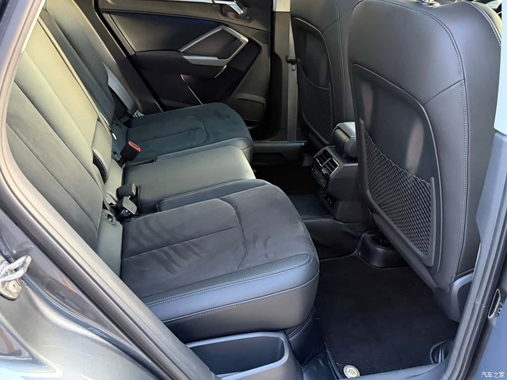 Audi Q3, 2022 10