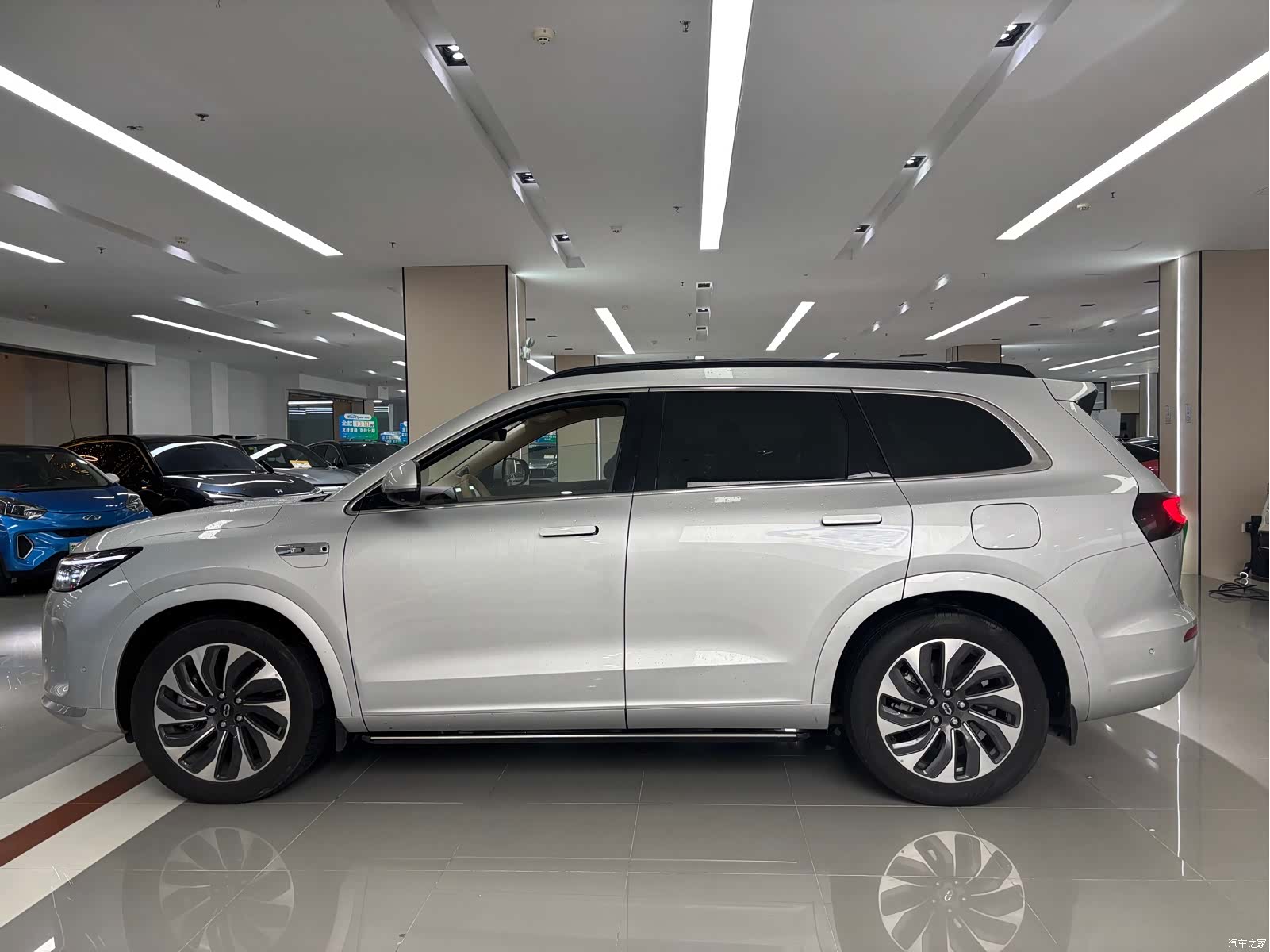AITO M7, 2023 10