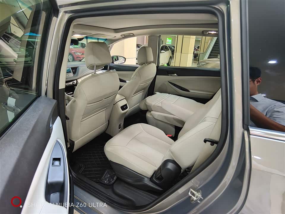 Buick GL6 Buick GL6