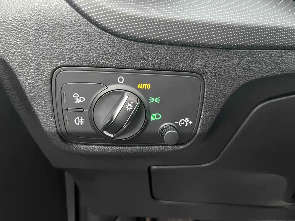 Audi Q2L Audi Q2L