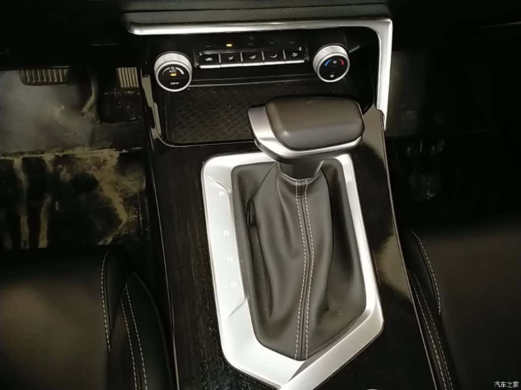Geely Coolray, 2025 14