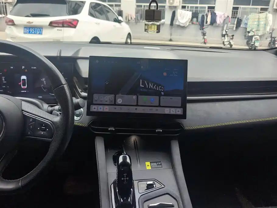 Lynk & Co 03