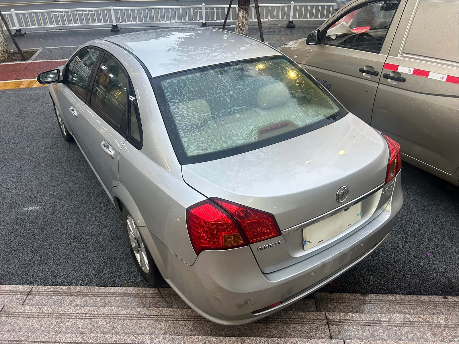 Buick 1.6LX-AT, 2012 11