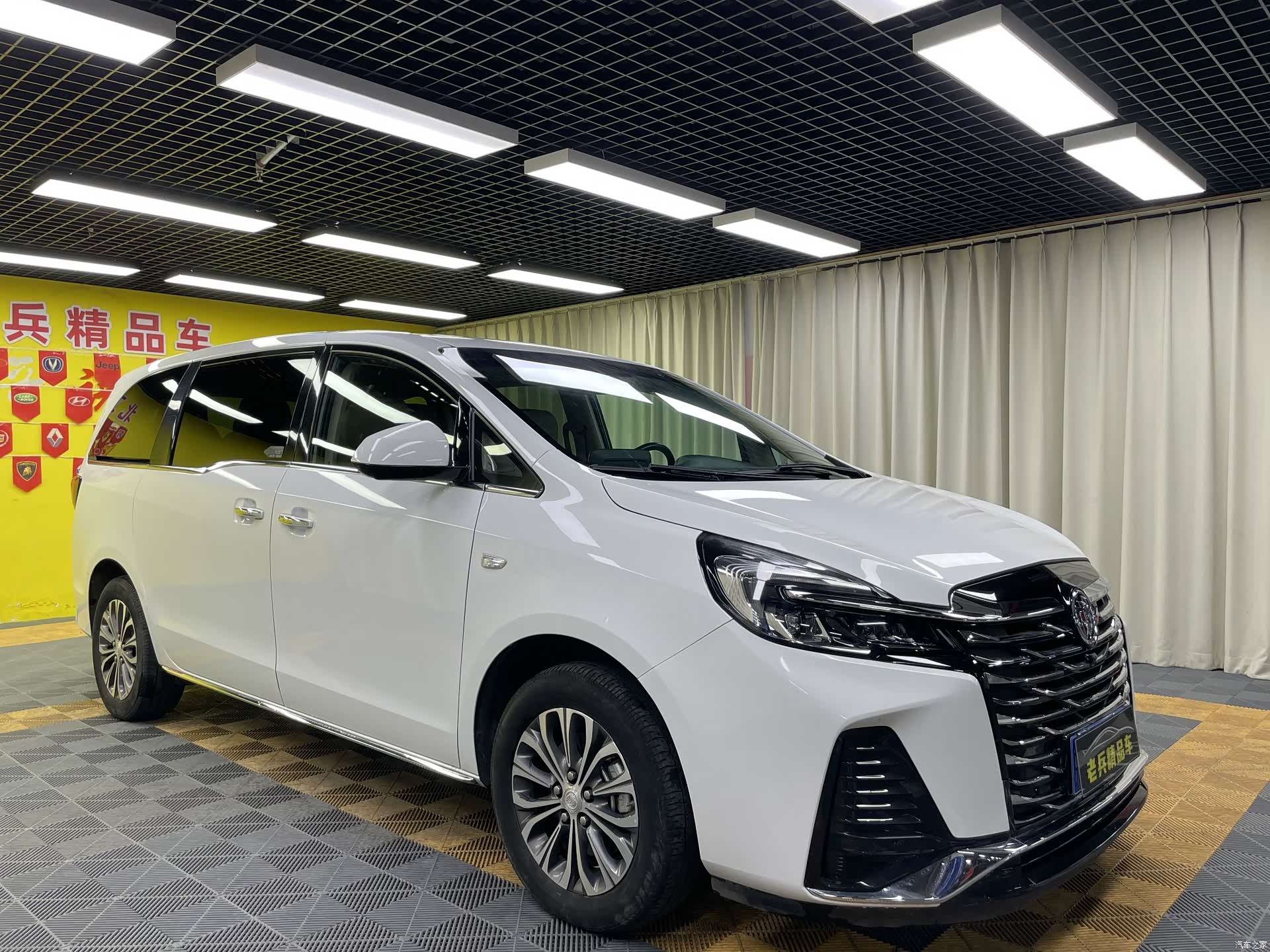 Buick GL8, 2023 3