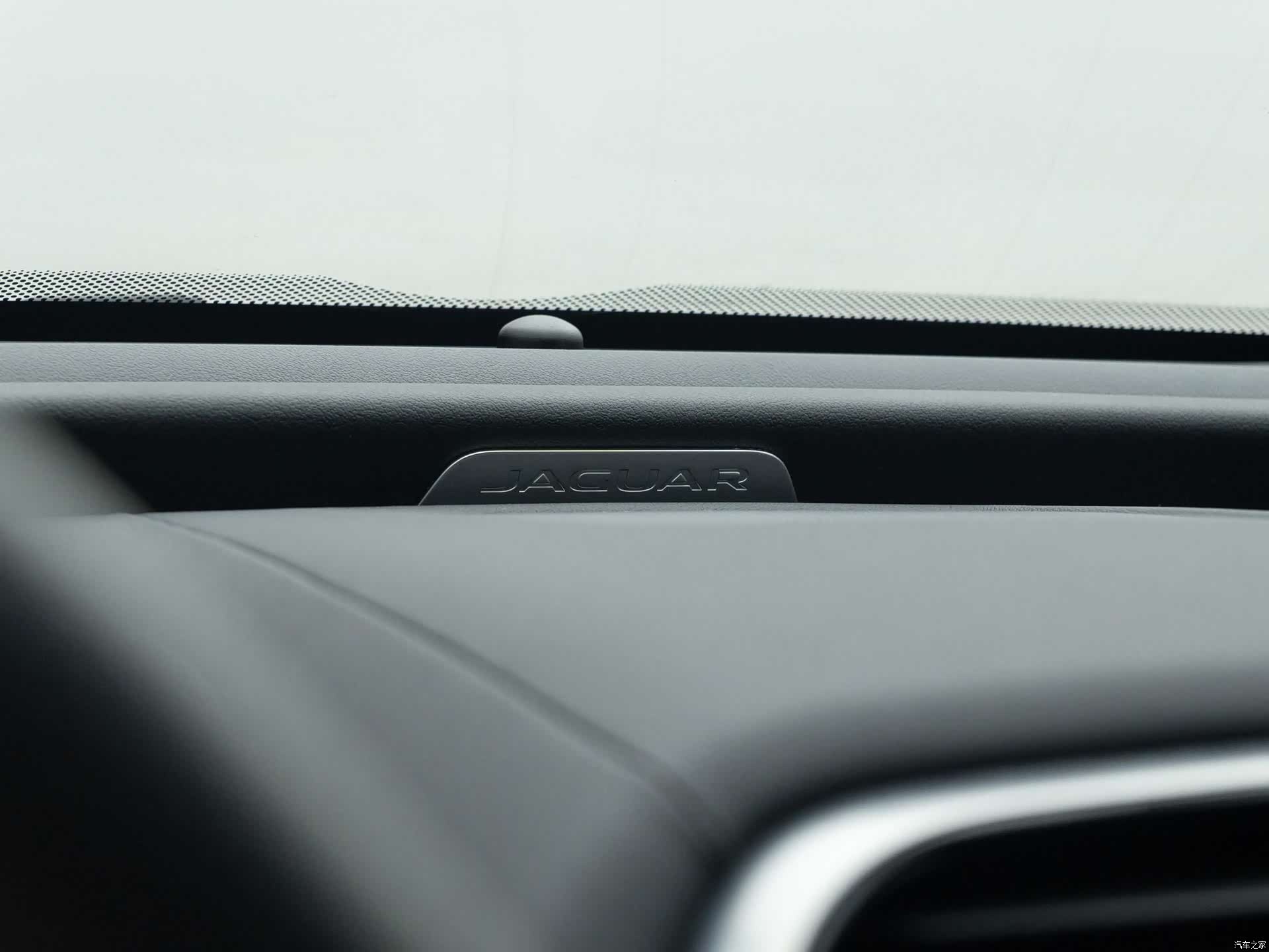 Land Rover XEL, 2021 19